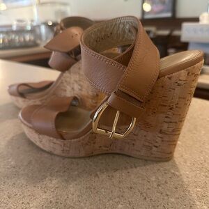 Stuart Weitzman tan wedge shoe